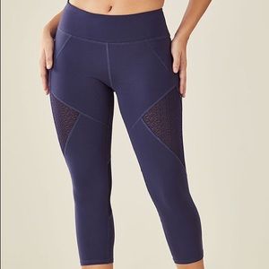 Navy Powerhold Capri Leggings w/ Mesh Sides